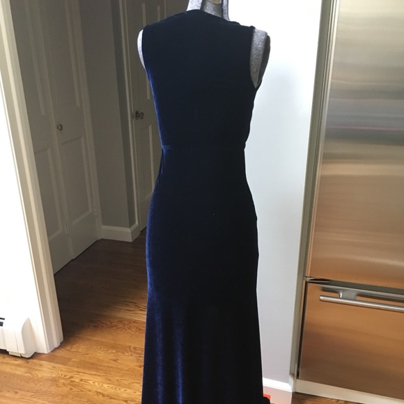 Winter formal? Lulu’s PERFECT stretch velvet dress - Picture 6 of 8